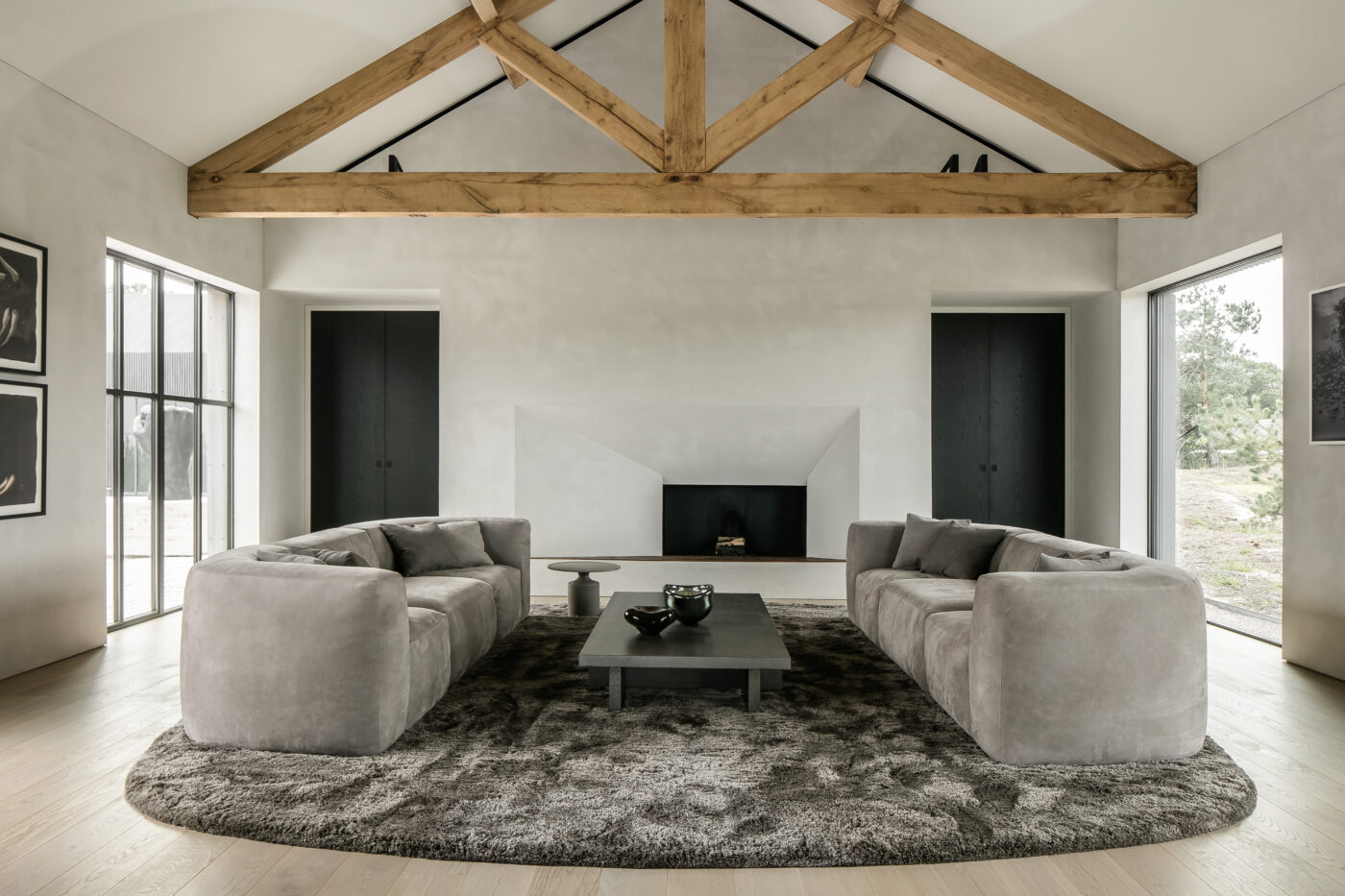 Licht grijze houten vloer in woonkamer in Brabant