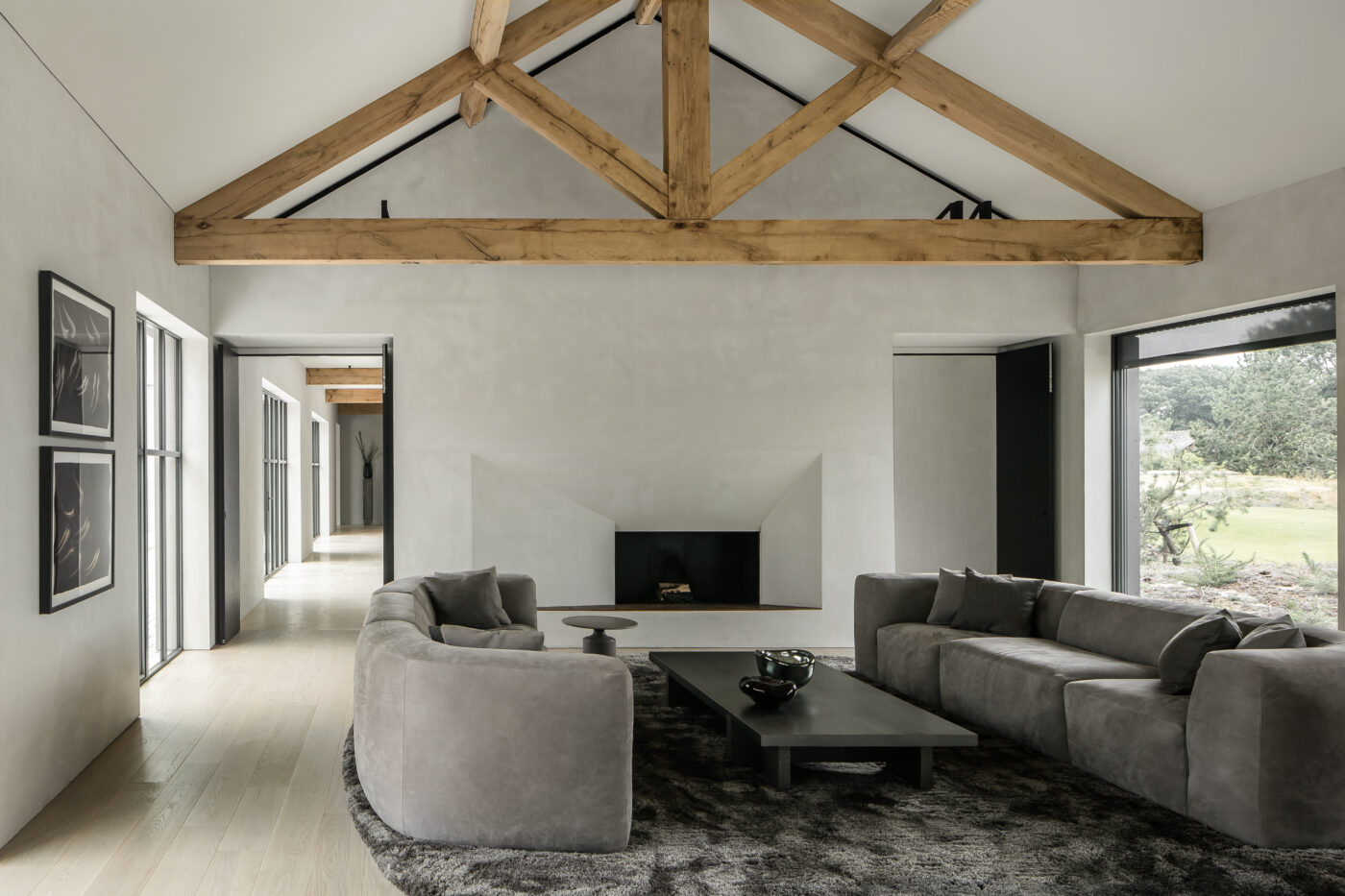 Licht grijze houten vloer in woonkamer in Brabant