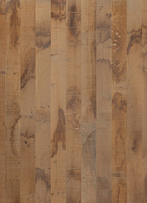Bovenaanzicht bruine lange stroken houten vloer mittenwald
