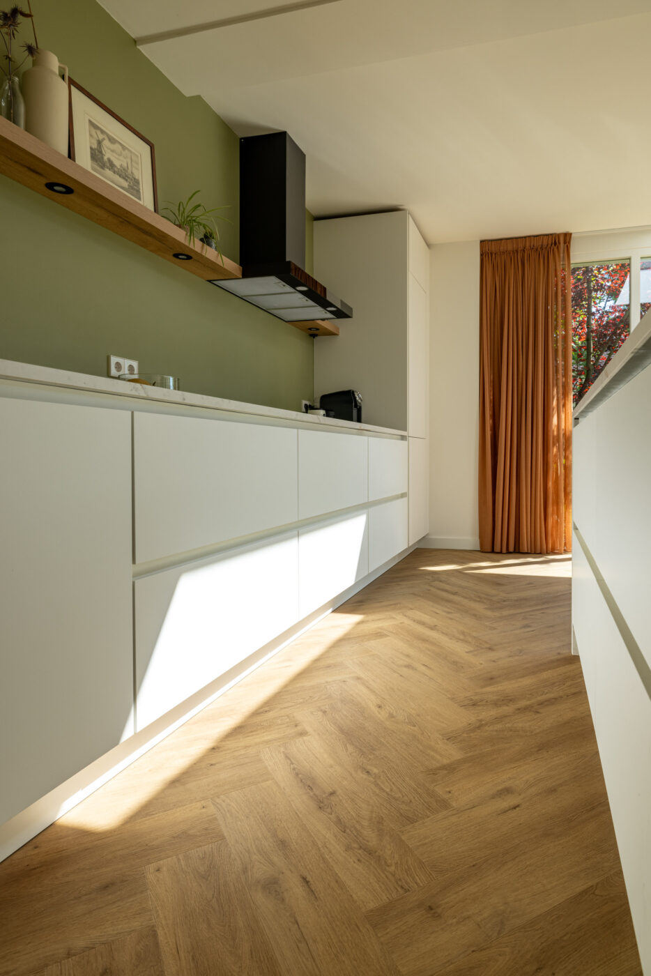 Gezinswoning Bergen - Vloer: UrbanPVC - Isoka 101 visgraat 5 Gezinswoning Bergen - Vloer: UrbanPVC - Isoka 101 visgraat 5