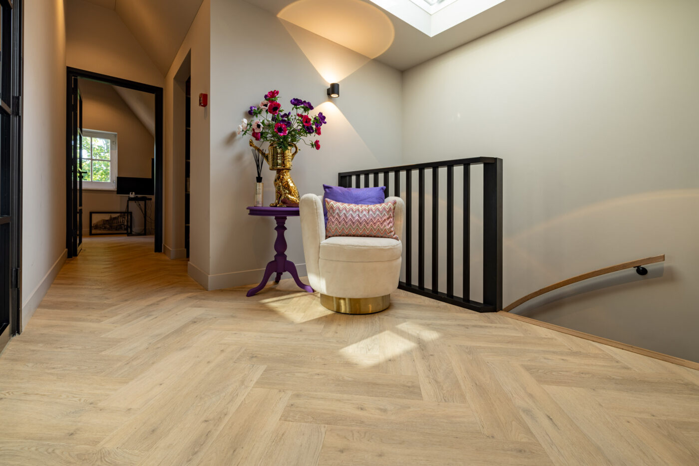 PVC Vloer Visgraat – UrbanPVC Isoka 102 – Schoonheidssalon Bergen 1 PVC Vloer Visgraat – UrbanPVC Isoka 102 – Schoonheidssalon Bergen 1