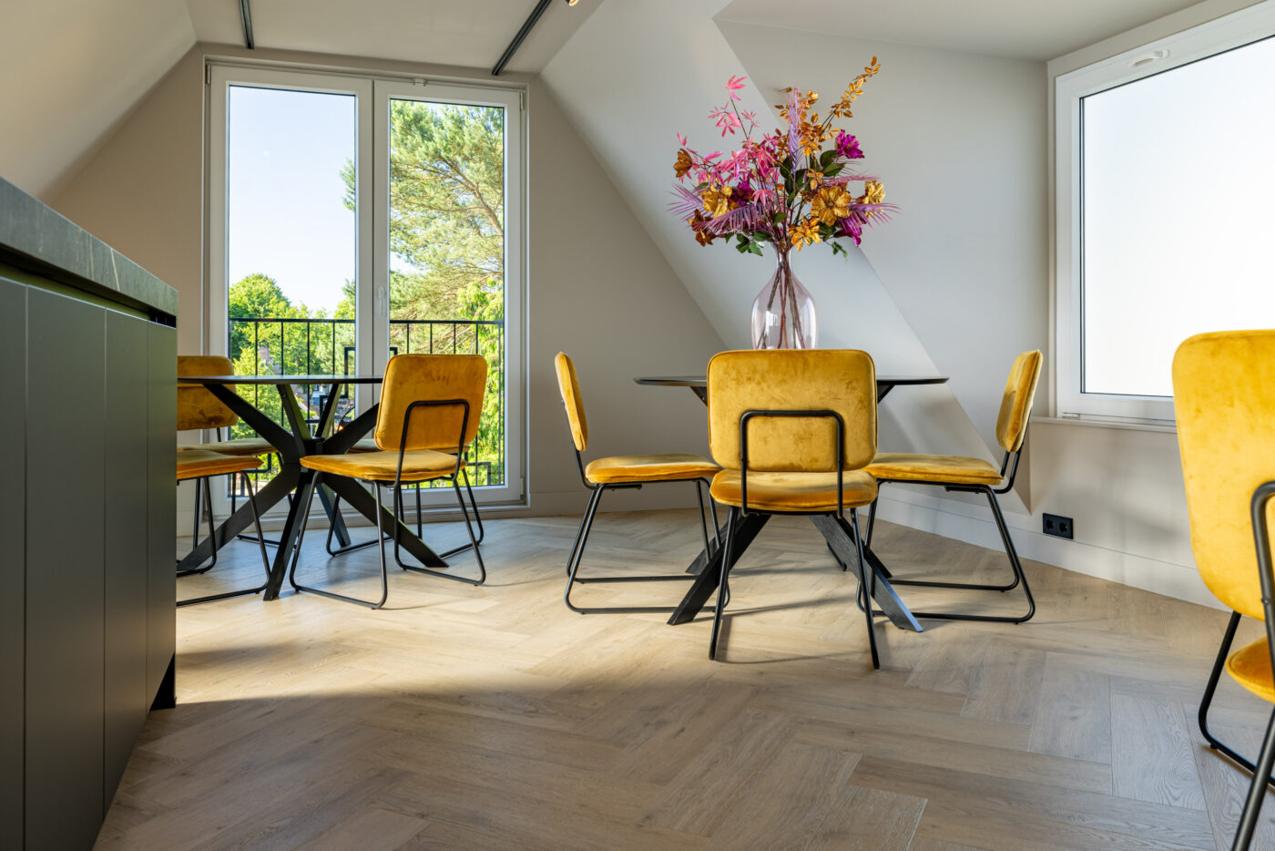 PVC Vloer Visgraat – UrbanPVC Isoka 102 – Schoonheidssalon Bergen 10 PVC Vloer Visgraat – UrbanPVC Isoka 102 – Schoonheidssalon Bergen 10