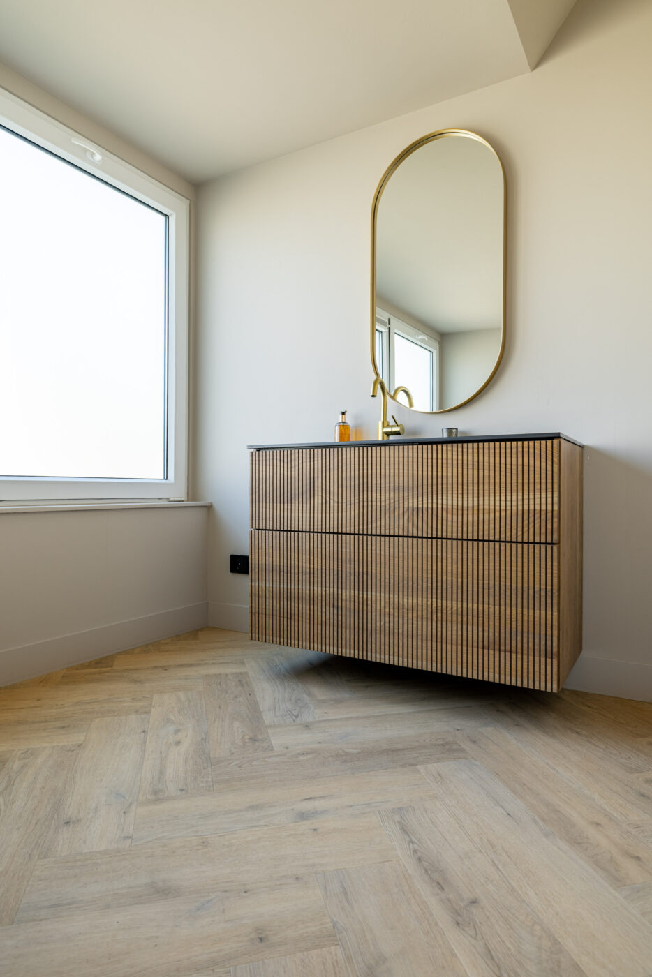 PVC Vloer Visgraat – UrbanPVC Isoka 102 – Schoonheidssalon Bergen 11 PVC Vloer Visgraat – UrbanPVC Isoka 102 – Schoonheidssalon Bergen 11