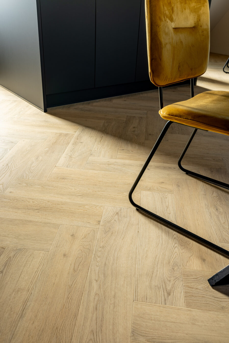 PVC Vloer Visgraat – UrbanPVC Isoka 102 – Schoonheidssalon Bergen 16 PVC Vloer Visgraat – UrbanPVC Isoka 102 – Schoonheidssalon Bergen 16