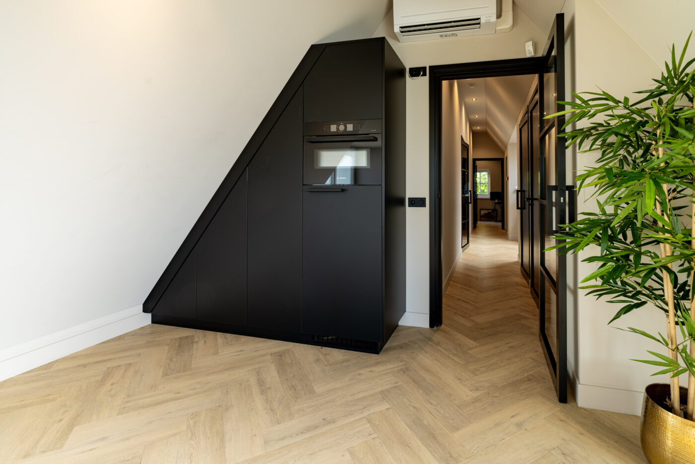 PVC Vloer Visgraat – UrbanPVC Isoka 102 – Schoonheidssalon Bergen 18 PVC Vloer Visgraat – UrbanPVC Isoka 102 – Schoonheidssalon Bergen 18