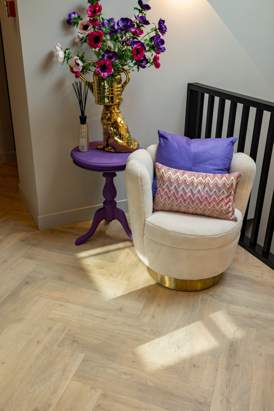 PVC Vloer Visgraat – UrbanPVC Isoka 102 – Schoonheidssalon Bergen 4 PVC Vloer Visgraat – UrbanPVC Isoka 102 – Schoonheidssalon Bergen 4