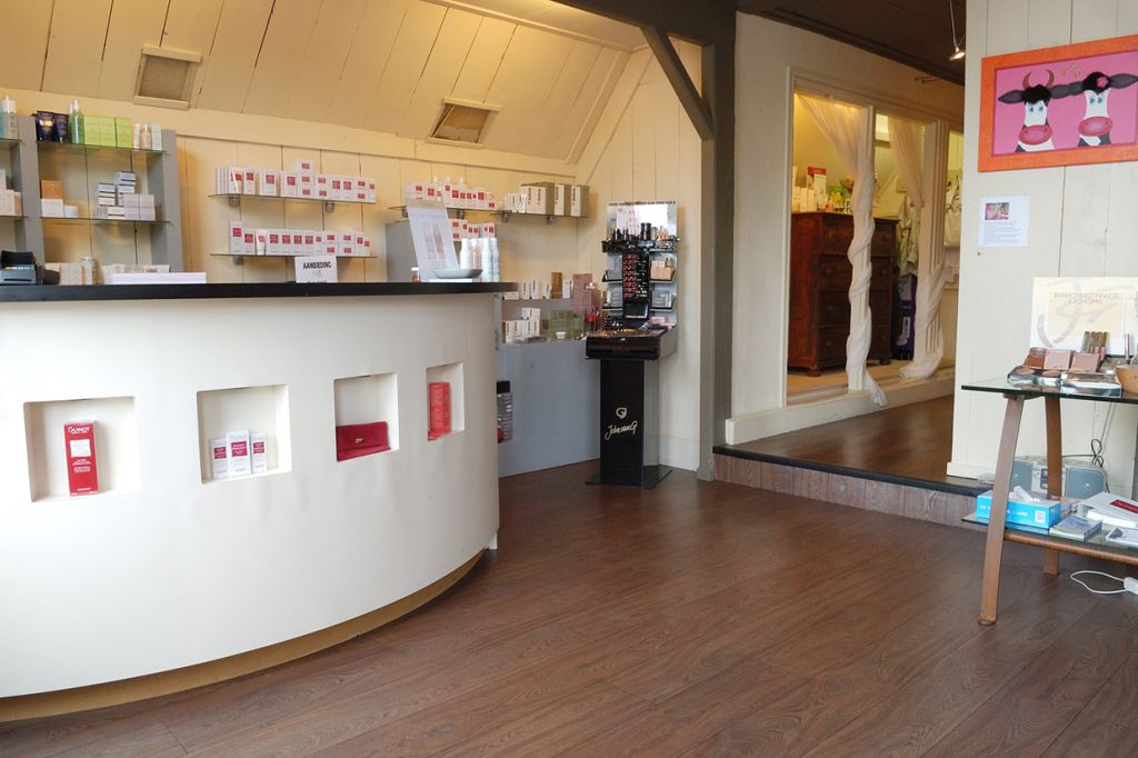 Donkere houten vloer in Schagen