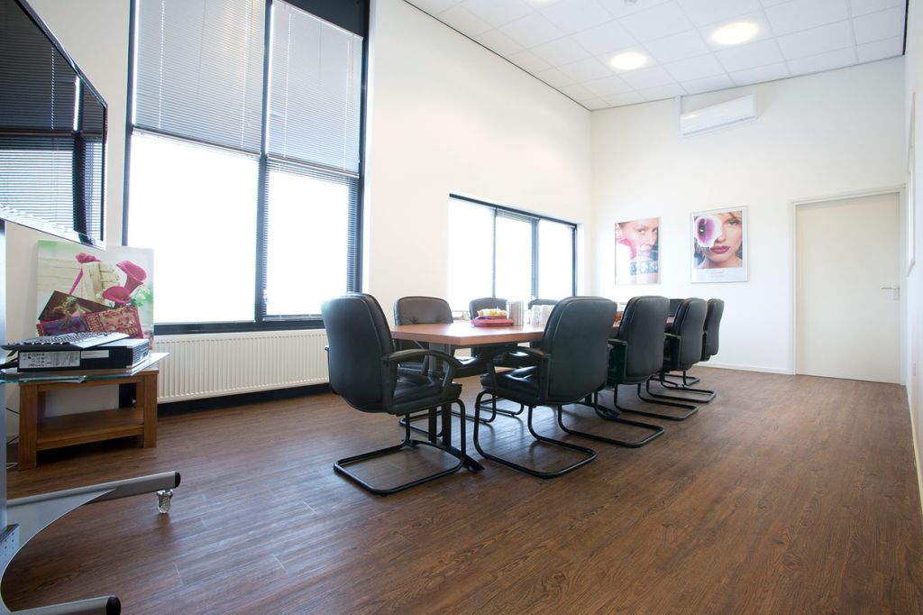 Donkere houten vloer in 't Zand