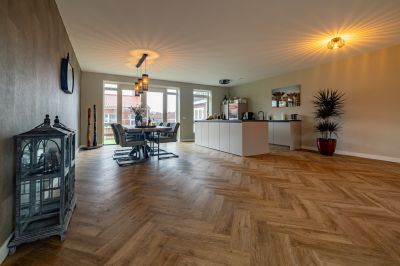 PVC Vloer Visgraat - Nieuwbouwappartement Middenmeer - UrbanPVC - Isoka 107